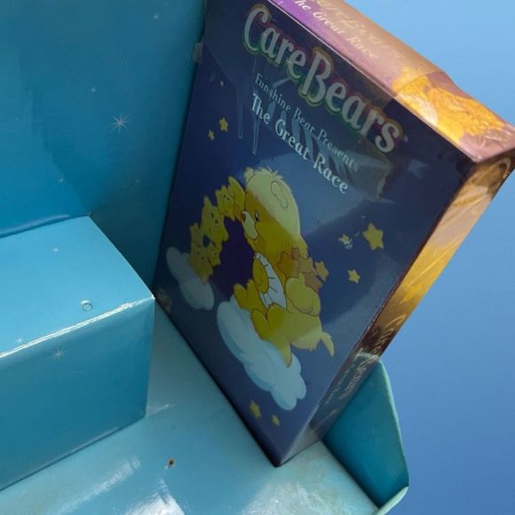 2002 Play Along 12" Yellow "FUNSHINE" Care Bear with "The Great Race" VHS - Picture 2 of 5